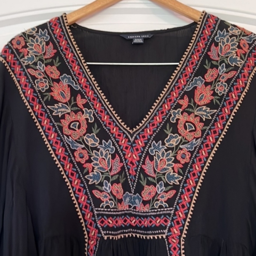 American Eagle boho embroidery top absolutely gorgeous. - Picture 4 of 4